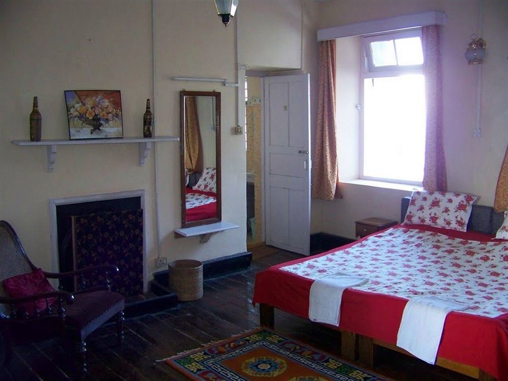 Old - Main Bellevue Heritage Hotel دارجيلنغ المظهر الخارجي الصورة